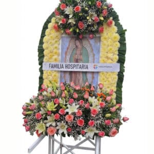 Parihuela grande con polares, 72 rosas, 20 tallos de lilis y follajes